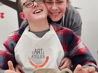 Pia i njen brat u atelieru.jpeg